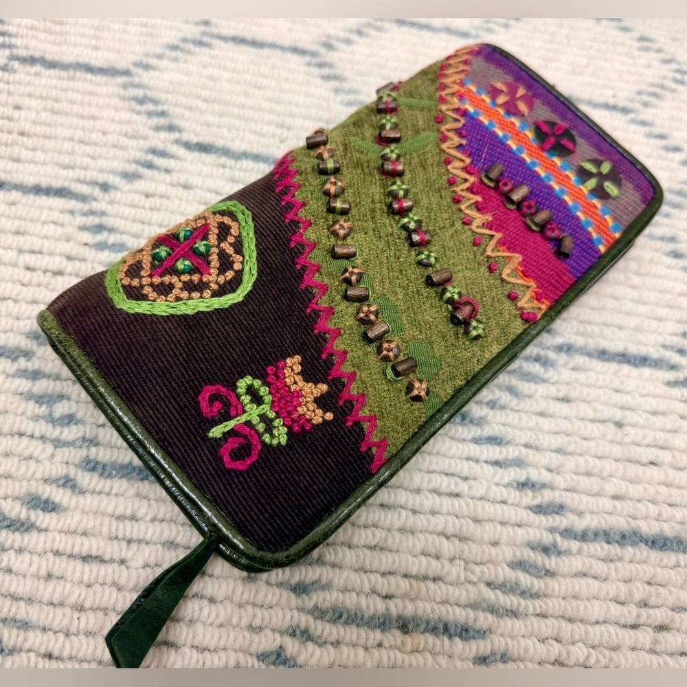 IPA-NIMA Grandmacore Embroidered Multicolor  Floral Beaded Clutch W/ Crossbody - Picture 3 of 16
